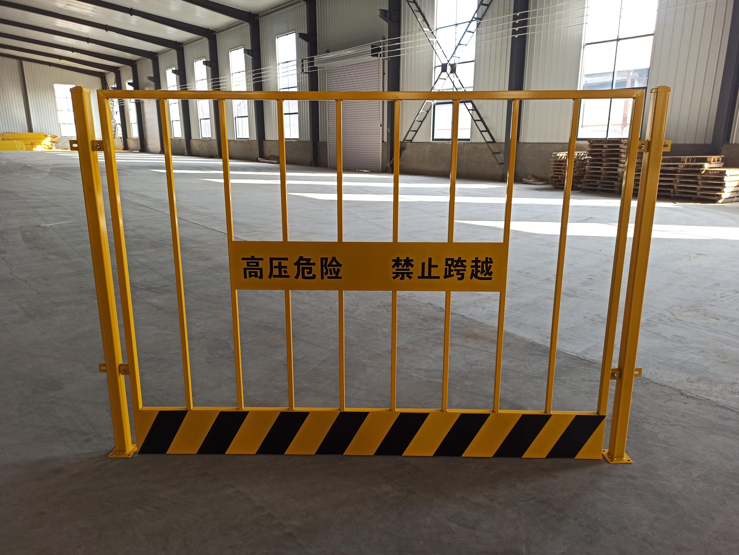 安全围栏在建筑工地的应用与重要性